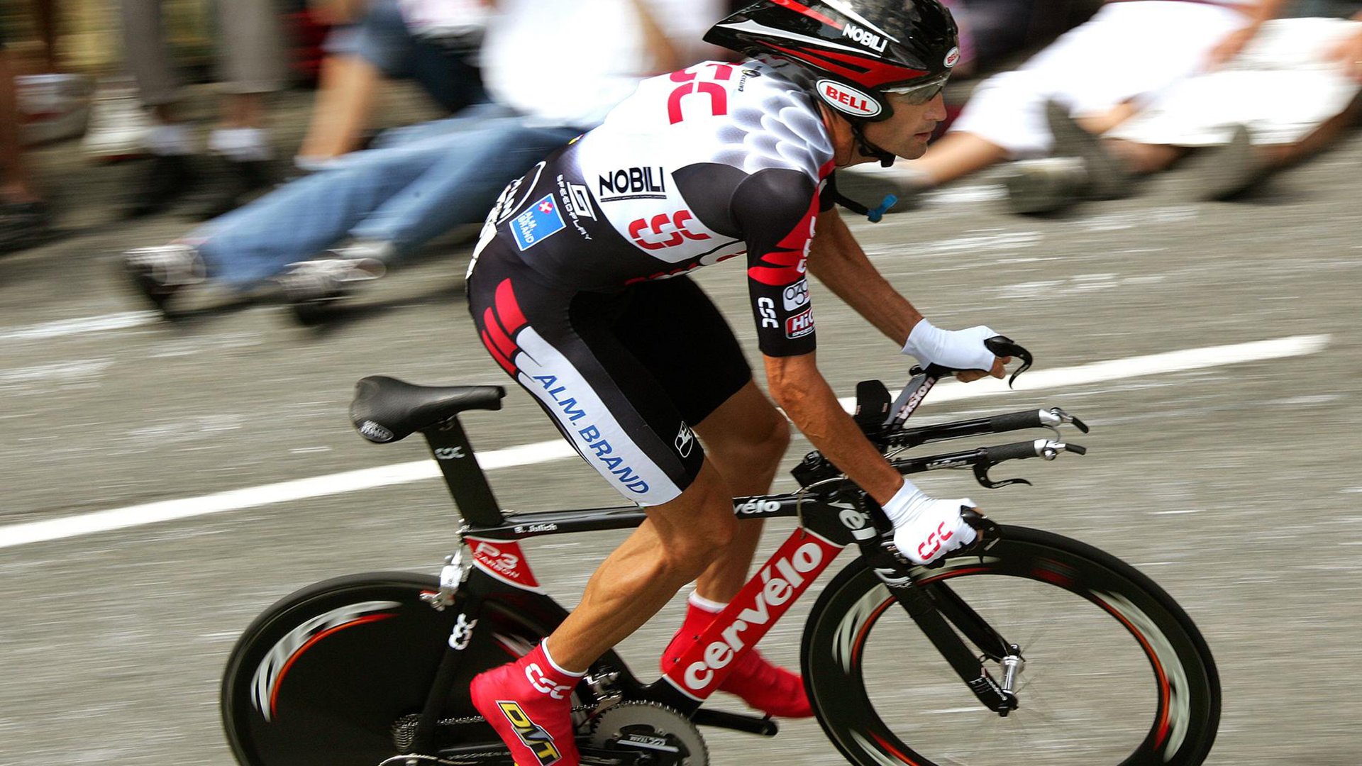 杜兰特三节低迷，火箭依靠多点进攻轻松取胜，杜兰特伤退勇士胜火箭