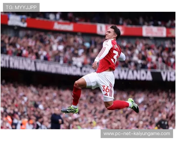 利物浦禁区外远射不断试探,阿诺德世界波轰破球门 利物浦禁区外远射不断试探,阿诺德世界波轰破球门