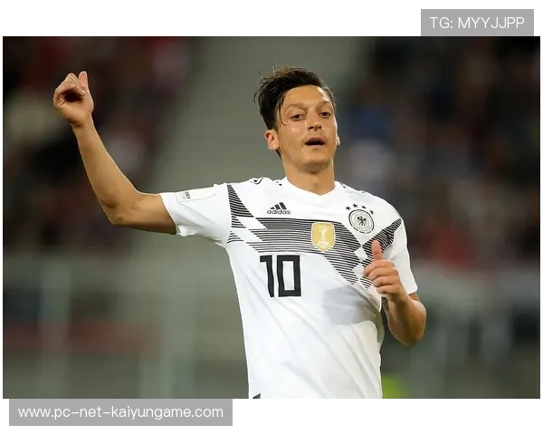 大连英博林良铭突破禁区劲射破门，足球赛场再掀高潮！